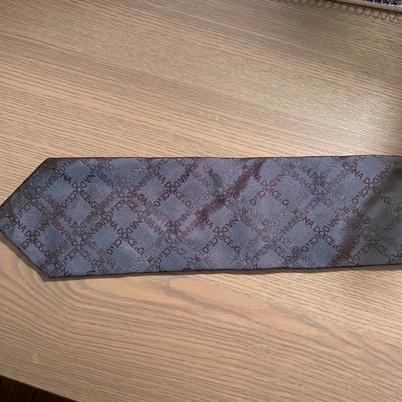 Mens Dolce Gabbana tie. Bluey/grey colour with embossing of brand. - Picture 10 of 11